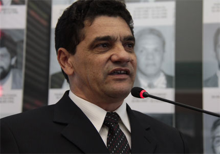 Veredor C&eacute;sar Cust&oacute;dio, autor do projeto de lei, em discurso no plen&aacute;rio