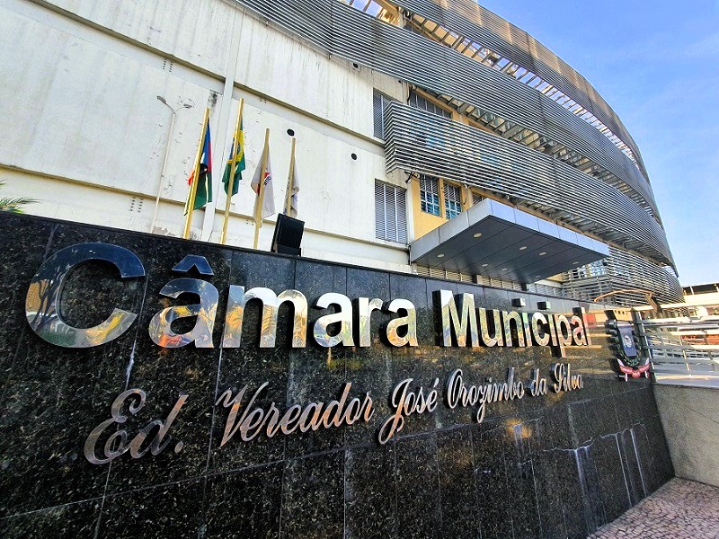 Projeto que reduz teto das RPVs é aprovado com margem de votação estreita 