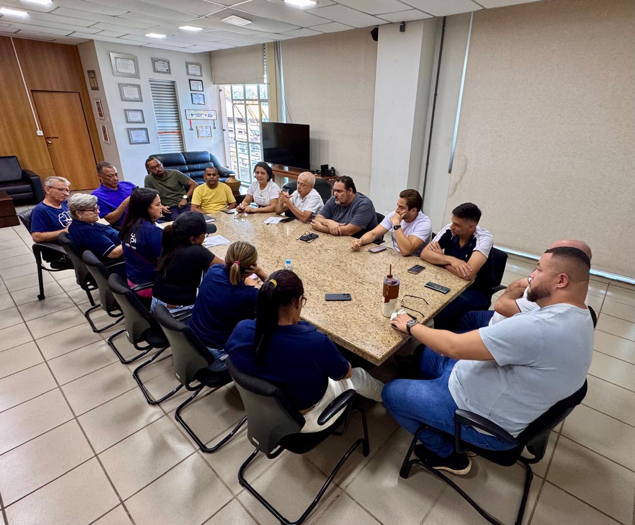 Câmara recebe Sintserpi para discutir reivindicações dos servidores municipais
