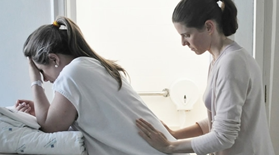 Aprovado PL que institui presença de doulas em hospitais