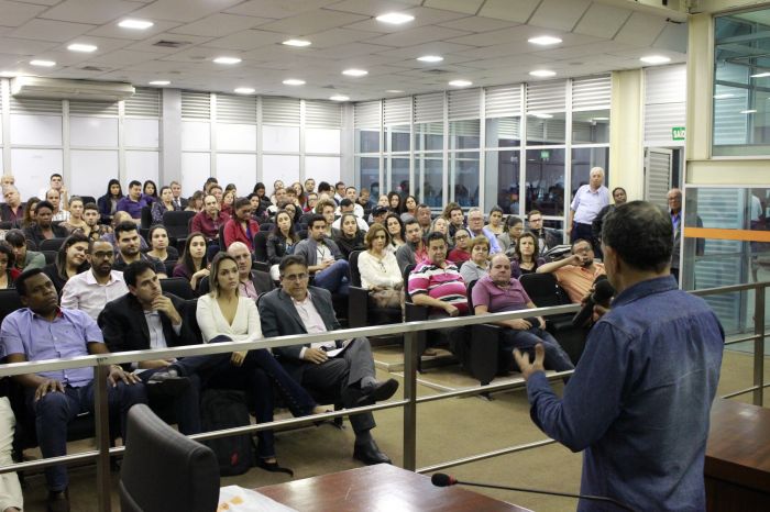 Câmara de Ipatinga paga metade do 13º salário a seus servidores