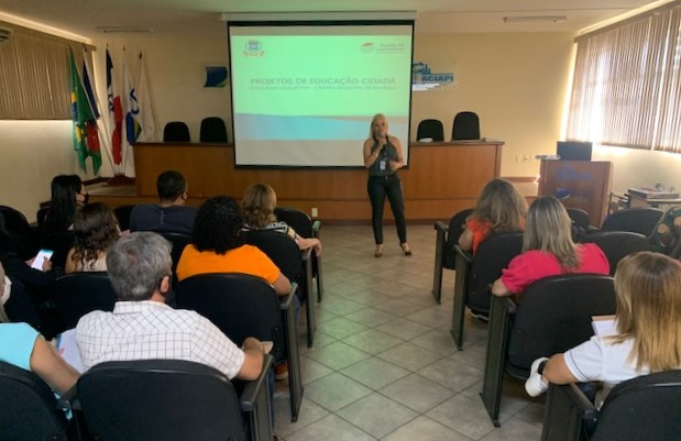 Escola do Legislativo apresenta projetos de educação aos educadores municipais