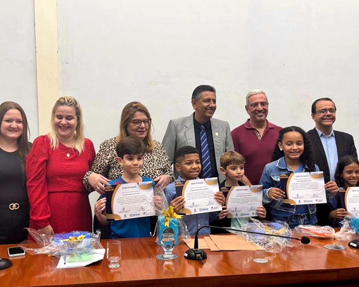 Câmara de Ipatinga diploma vereadores mirins e entrega premiação do 2º Concurso de Poesia e Redação