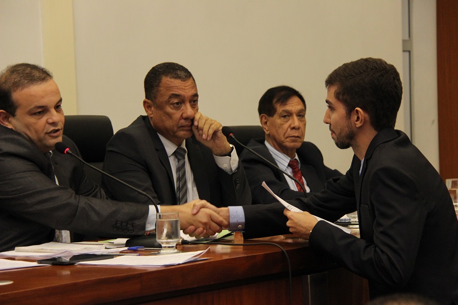 Mandado de segurança suspende comissão processante contra parlamentar