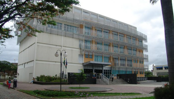 Câmara aprova projeto que garante o funcionamento de centros comerciais, academias, bares e restaurantes